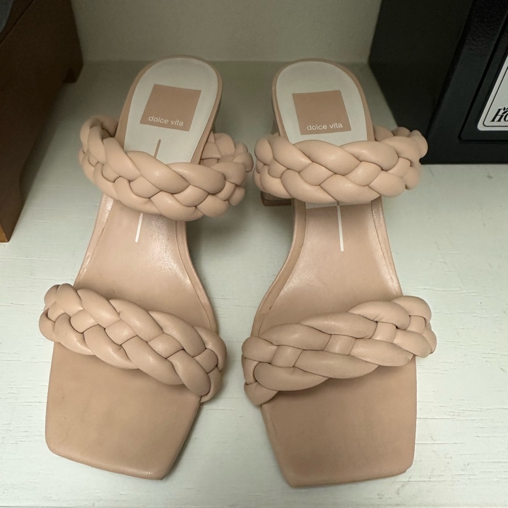 Dolce Vita size 7 PAILY heels in Cream Stella color. EUC
